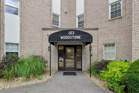 103 Woodstone #33, New Kensington, PA 15068