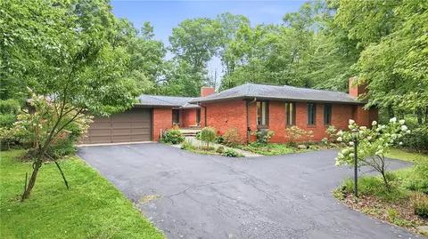 801 Koonce Rd, Hermitage, PA 16148