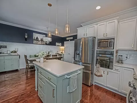 Kitchen - 575 E Vanderbilt, Mars, PA 16046 photo 3 of 4