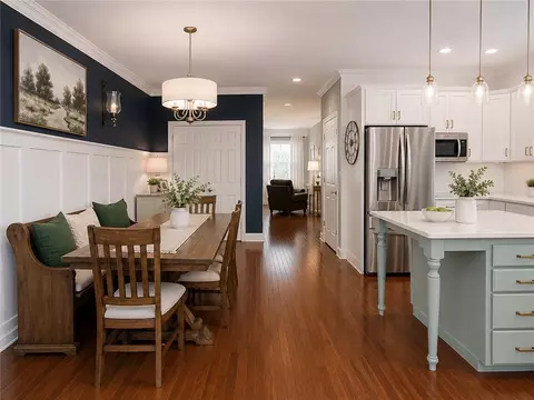 Dining - 575 E Vanderbilt, Mars, PA 16046 photo 1 of 3