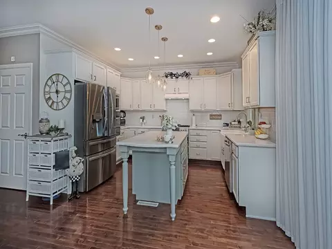 Kitchen - 575 E Vanderbilt, Mars, PA 16046 photo 1 of 4