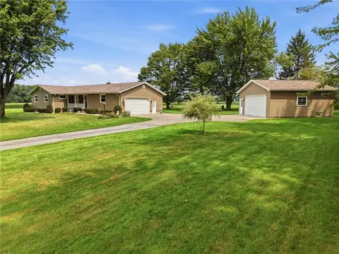 54 Gearhart Rd, Pulaski, PA 16143