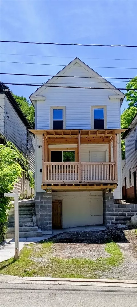 210 N 4th St, Jeannette, PA 15644
