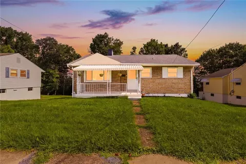 300 Sherwood Dr, Johnstown, PA 15905