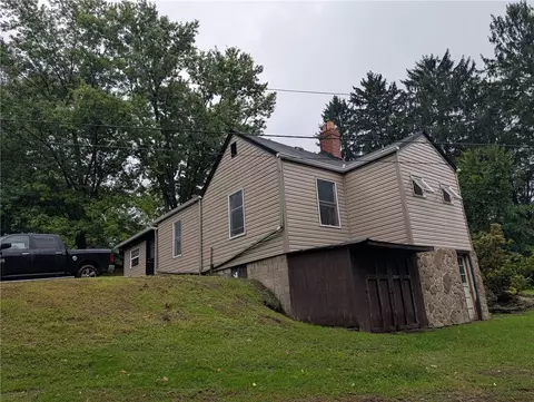 237 Fox Stop Rd, Charleroi, PA 15022