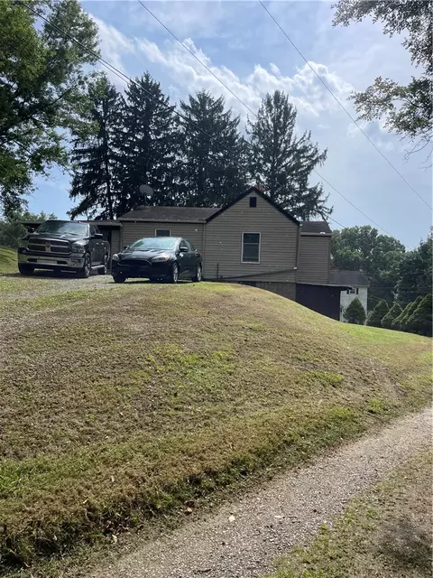 237 Fox Stop Rd, Charleroi, PA 15022