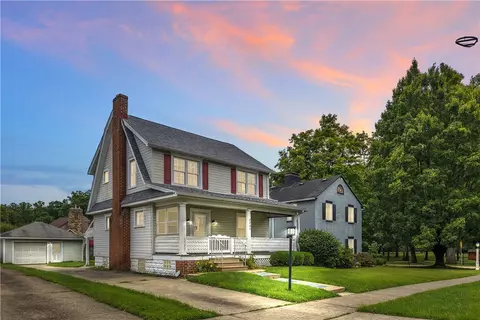 202 Foch St, Ellwood City, PA 16117
