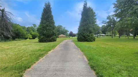 859 S Hermitage Rd, Hermitage, PA 16148