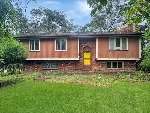 9 Carol Pl, Pittsburgh, PA 15220