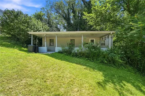 2521 Portland St, Grapeville, PA 15634