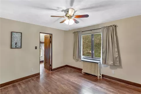 Bedroom - 148 E Fairview Ave, Pittsburgh, PA 15237 photo 6 of 8