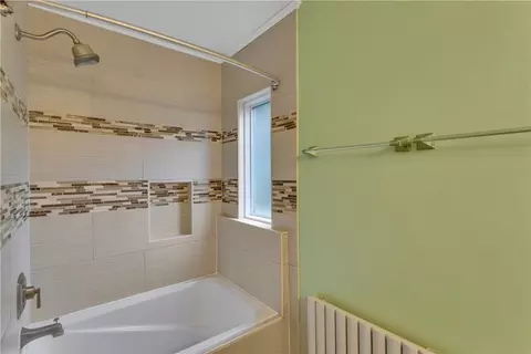 Bath - 148 E Fairview Ave, Pittsburgh, PA 15237 photo 3 of 4