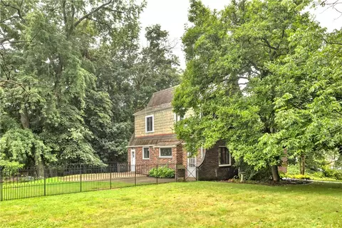 Exterior - 148 E Fairview Ave, Pittsburgh, PA 15237 photo 6 of 10