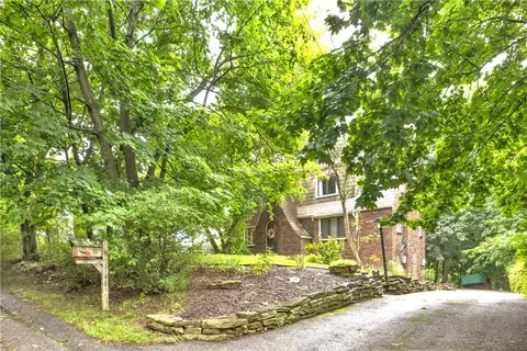 Exterior - 148 E Fairview Ave, Pittsburgh, PA 15237 photo 4 of 10