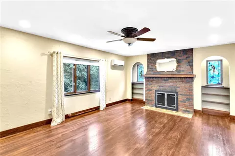 Living - 148 E Fairview Ave, Pittsburgh, PA 15237 photo 3 of 4
