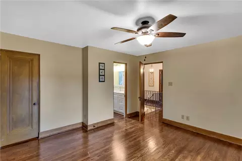 Bedroom - 148 E Fairview Ave, Pittsburgh, PA 15237 photo 4 of 8