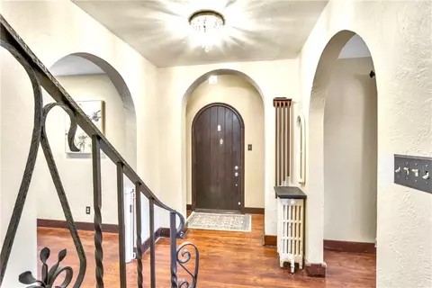 Entry Way - 148 E Fairview Ave, Pittsburgh, PA 15237 photo 1 of 4