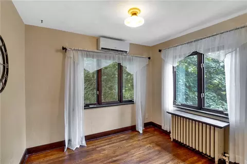 Bedroom - 148 E Fairview Ave, Pittsburgh, PA 15237 photo 1 of 8