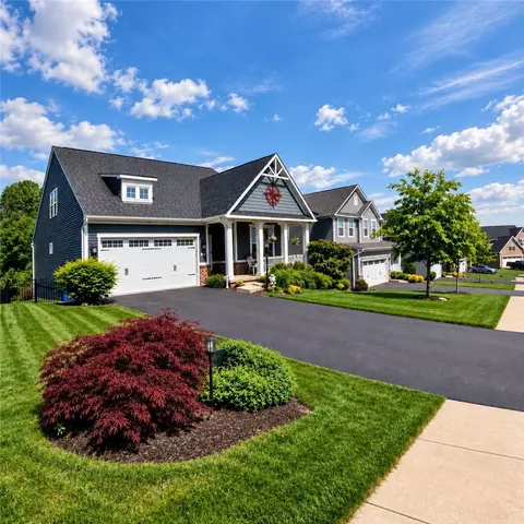 203 Foxtail Cir, Coraopolis, PA 15108