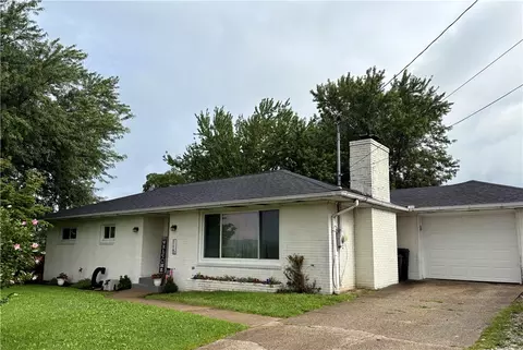 115 Frisbee Ave, Connellsville, PA 15425