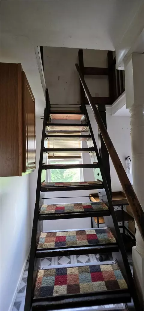 Entry Way - 825 North Ave, Braddock, PA 15104 photo 2 of 2