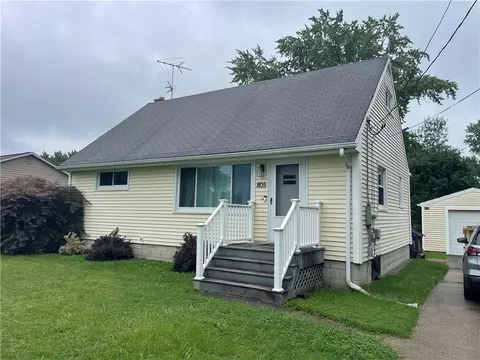 805 S Scotland Ln, New Castle, PA 16101