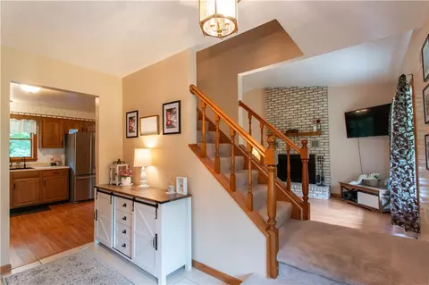 Entry Way - 6026 Forest Dr, Monaca, PA 15061 photo 4 of 4