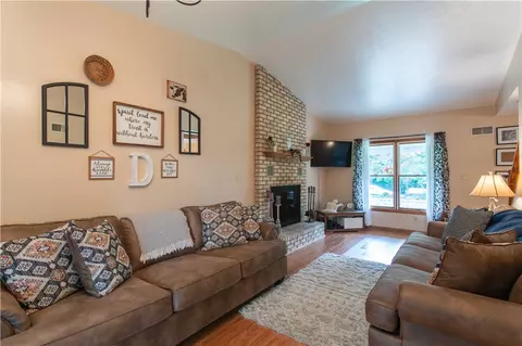 Living - 6026 Forest Dr, Monaca, PA 15061 photo 2 of 5