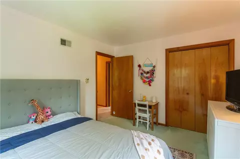Bedroom - 6026 Forest Dr, Monaca, PA 15061 photo 4 of 7