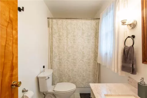 Bath - 6026 Forest Dr, Monaca, PA 15061 photo 2 of 3