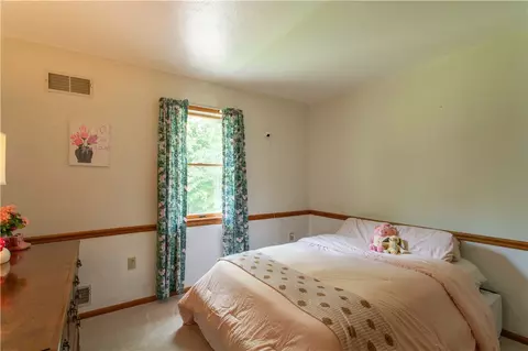 Bedroom - 6026 Forest Dr, Monaca, PA 15061 photo 5 of 7
