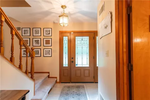 Entry Way - 6026 Forest Dr, Monaca, PA 15061 photo 3 of 4