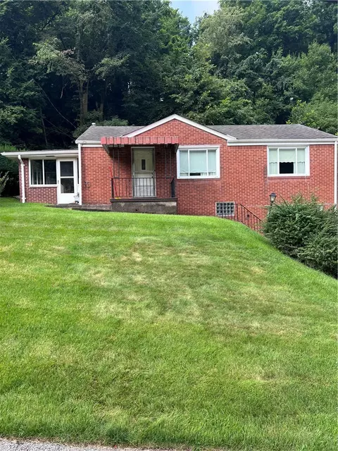 522 Naysmith Rd, PA 15137
