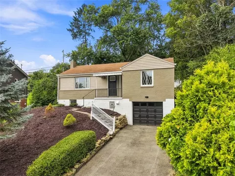 13 Cypress Dr, Carnegie, PA 15106