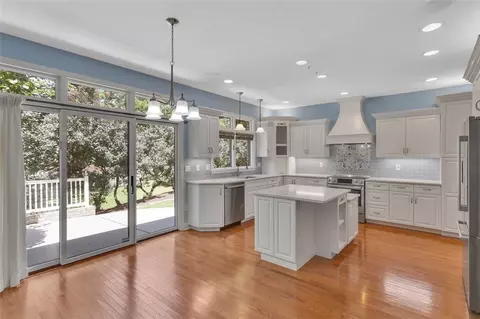 Kitchen - 9731 Harmony Dr, Pittsburgh, PA 15237 photo 4 of 5