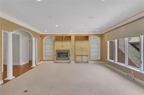 Living - 9731 Harmony Dr, Pittsburgh, PA 15237 photo 3 of 4