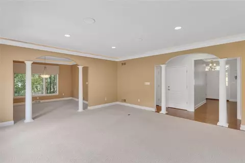 Living - 9731 Harmony Dr, Pittsburgh, PA 15237 photo 4 of 4
