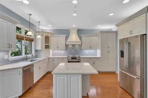 Kitchen - 9731 Harmony Dr, Pittsburgh, PA 15237 photo 2 of 5