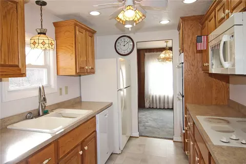Kitchen - 478 Cecil Henderson Rd, Cecil, PA 15321 photo 2 of 2