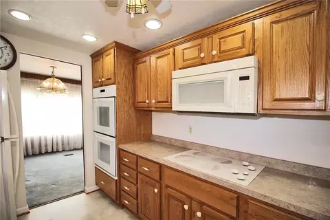 Kitchen - 478 Cecil Henderson Rd, Cecil, PA 15321 photo 1 of 2