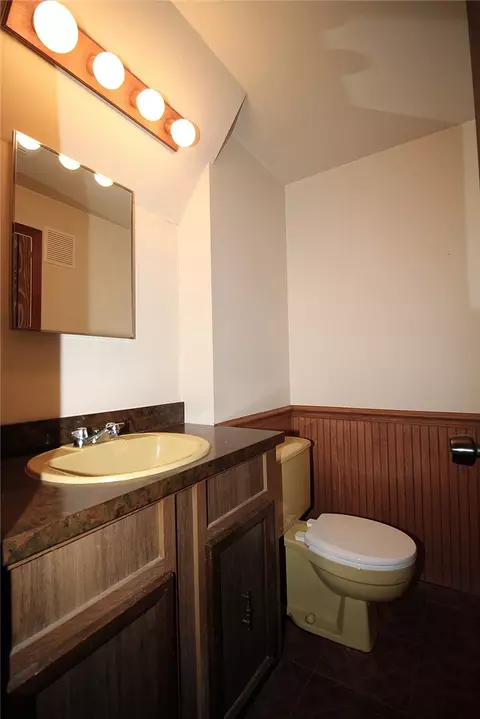 Bath - 478 Cecil Henderson Rd, Cecil, PA 15321 photo 3 of 3