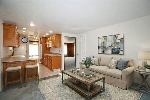 Living - 478 Cecil Henderson Rd, Cecil, PA 15321 photo 2 of 3