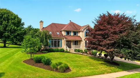 2605 Barnes Dr, Coraopolis, PA 15108