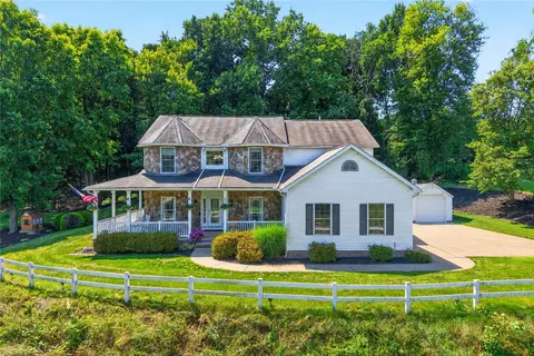135 Hall Rd, Aliquippa, PA 15001