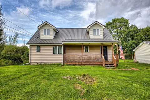 447 Gas Center Rd, Seward, PA 15954