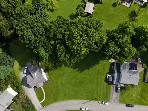 128 Lansdowne Dr, Coraopolis, PA 15108