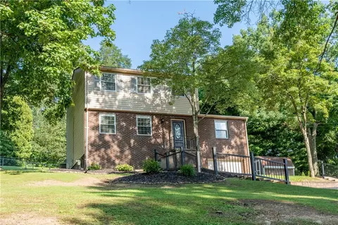 155 Thorndale Dr, Beaver Falls, PA 15010