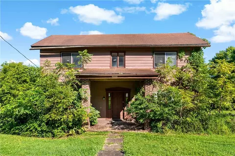 2443 Racetrack Rd, New Stanton, PA 15672