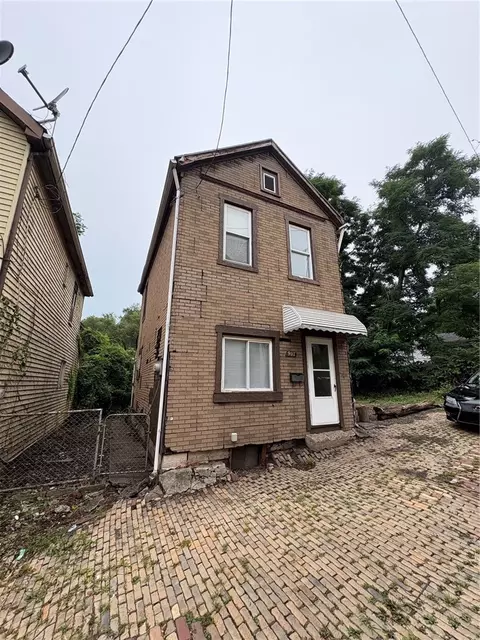 Exterior - 907 Walnut St, Braddock, PA 15104 photo 2 of 12