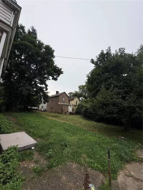 Exterior - 907 Walnut St, Braddock, PA 15104 photo 7 of 12